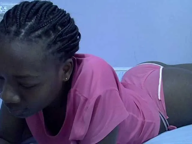 Live sex webcam photo for Sexydee14 #291560371