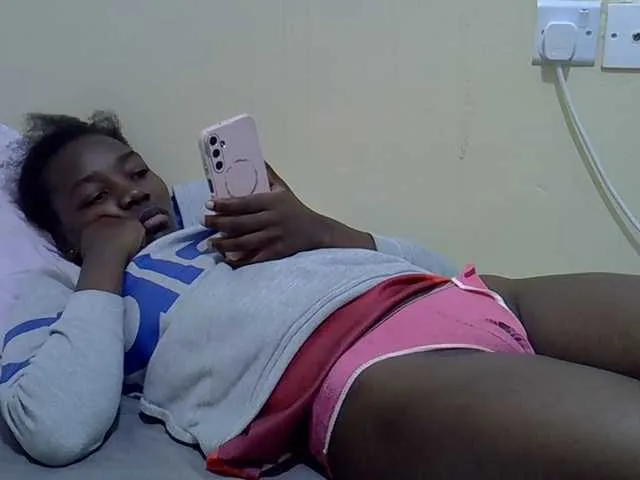 Live sex webcam photo for Sexydee14 #291764146