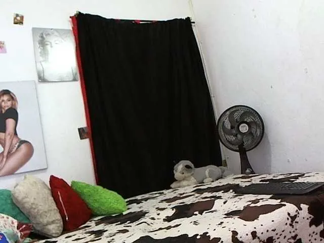 Live sex webcam photo for Sexydirty23x #273156745