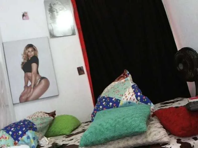 Live sex webcam photo for Sexydirty23x #273170775