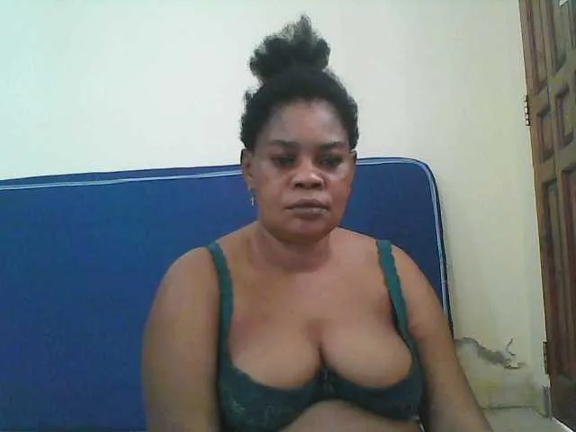 Live sex webcam photo for Sexydove #275581403