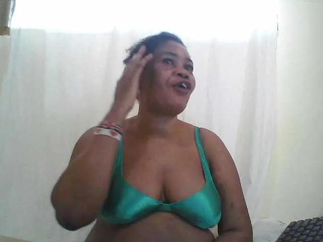 Live sex webcam photo for Sexydove #275603278