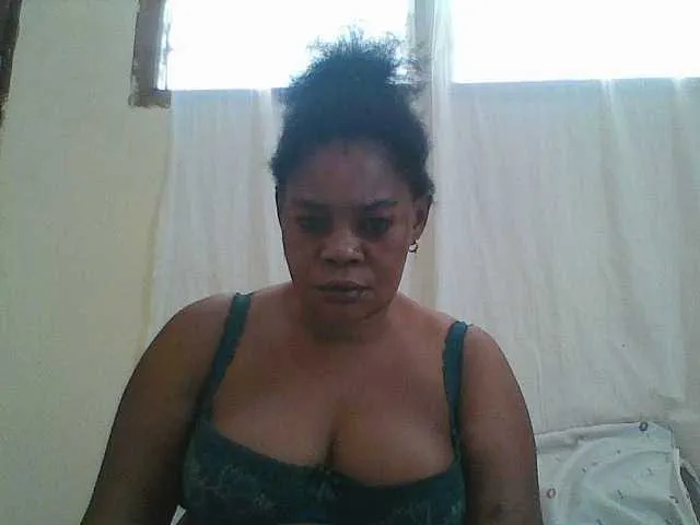 Live sex webcam photo for Sexydove #275625216