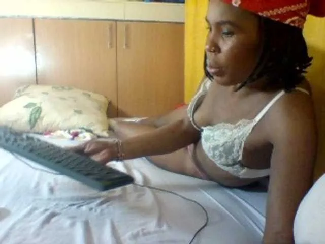 Live sex webcam photo for Sexyebonygal #278175426