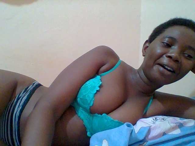 Live sex webcam photo for Sexyebonygal #290683552