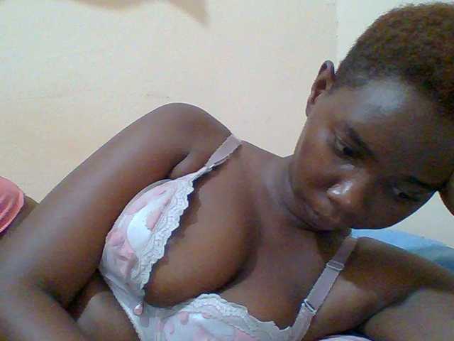 Live sex webcam photo for Sexyebonygal #290885596