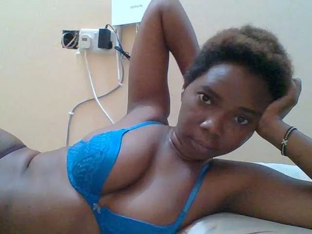 Live sex webcam photo for Sexyebonygal #291835945