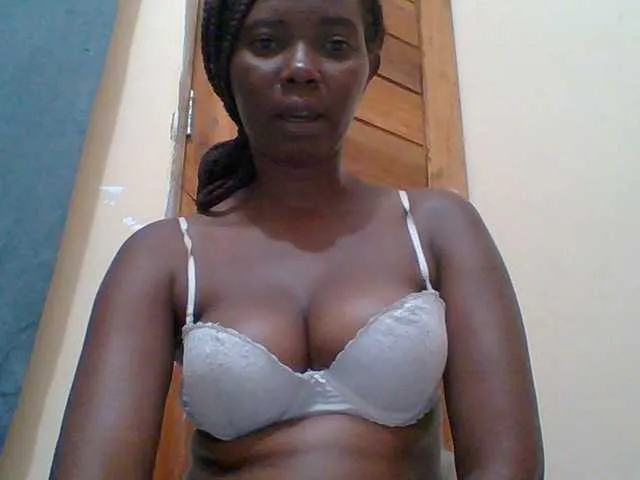 Live sex webcam photo for Sexyebonygal #292705793