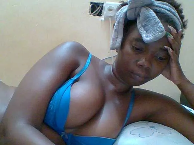 Live sex webcam photo for Sexyebonygal #292735324