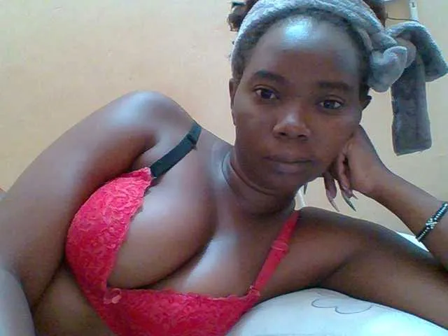 Live sex webcam photo for Sexyebonygal #292762420