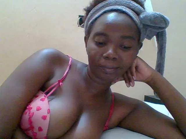 Live sex webcam photo for Sexyebonygal #292782552