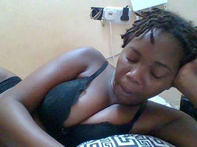 Live sex webcam photo for Sexyebonygal #293022261