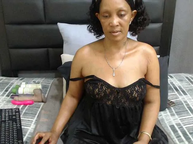 Live sex webcam photo for Sexygalxx #291832458