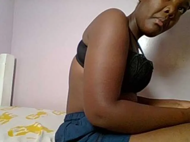 Live sex webcam photo for Sexyicey #293393658
