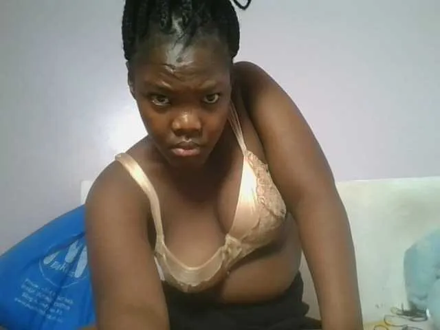 Live sex webcam photo for Sexyicey #293613450