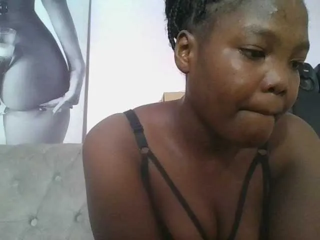 Live sex webcam photo for Sexyicey #293670288