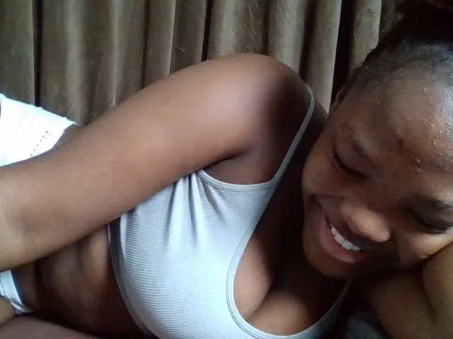 Live sex webcam photo for Sexyicey #294183172