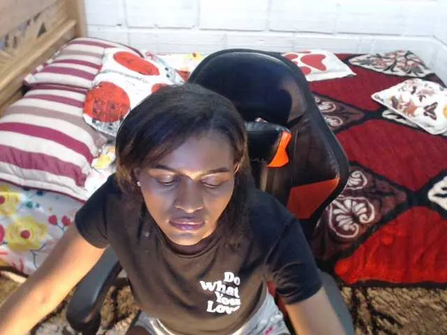 Live sex webcam photo for Sexyjustin202 #290233819