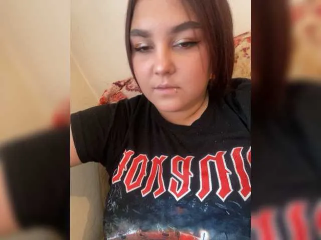 Live sex webcam photo for Sexykkkate #275596398
