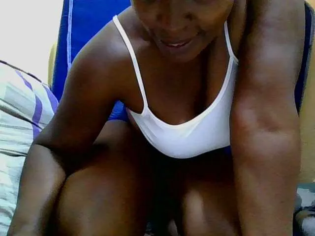 Live sex webcam photo for Sexymummy1 #292674996