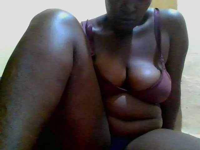Live sex webcam photo for Sexymummy1 #292825438