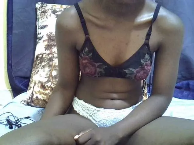 Live sex webcam photo for Sexyshaz #292702141