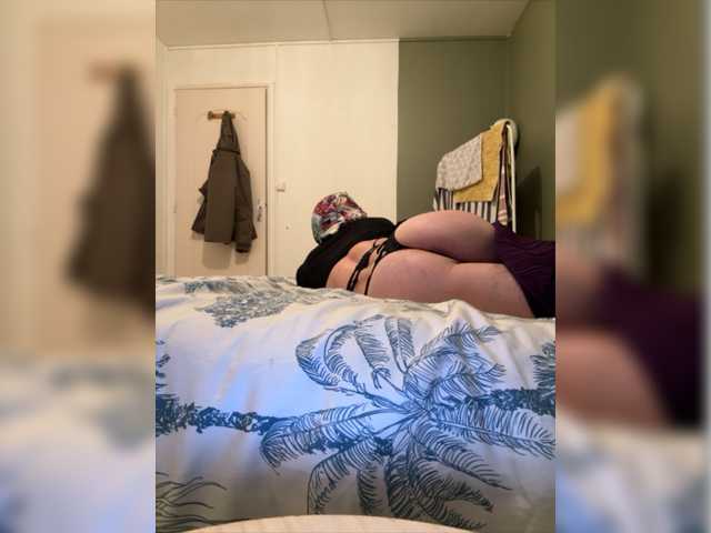 Live sex webcam photo for Sexysluut #277549944