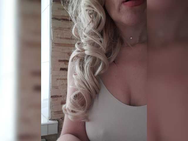 Live sex webcam photo for Sexywoman999 #271864514