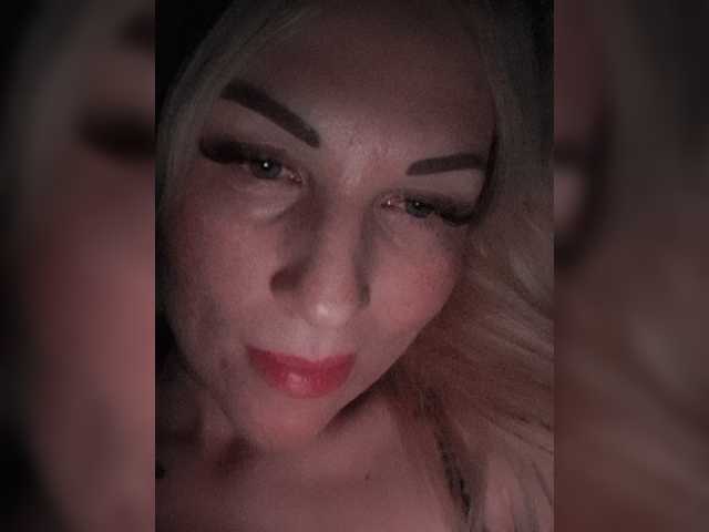 Live sex webcam photo for Sexywoman999 #271972177