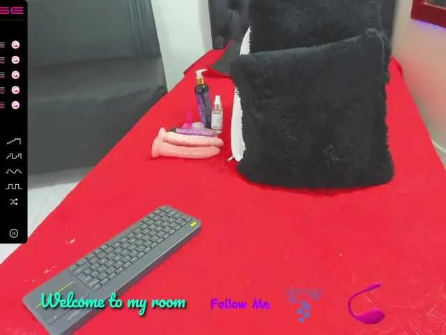 Live sex webcam photo for Sexyy-Candy #272233363