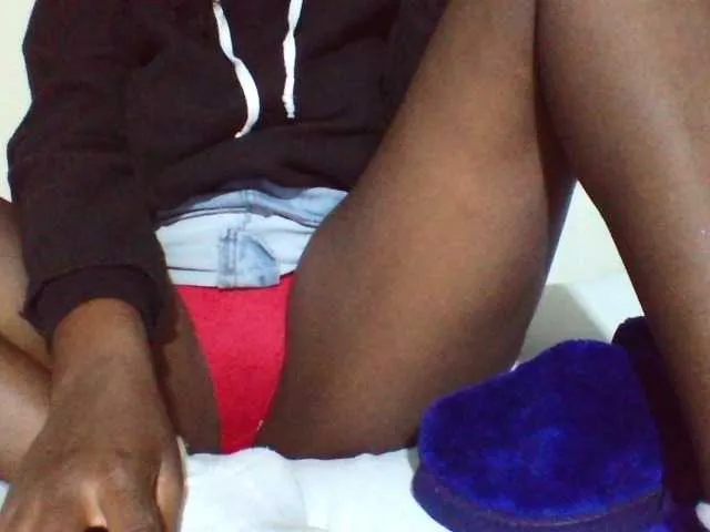 Live sex webcam photo for Sexyyves #293854548
