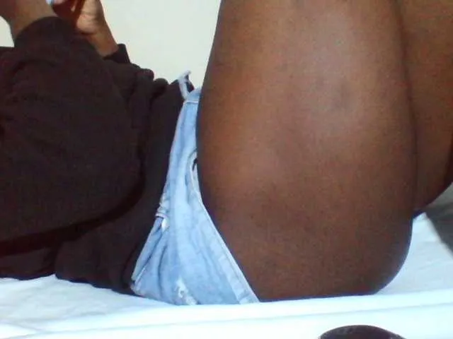 Live sex webcam photo for Sexyyves #293920934