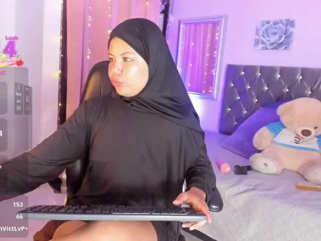 Live sex webcam photo for Shaira-Awada #290655975
