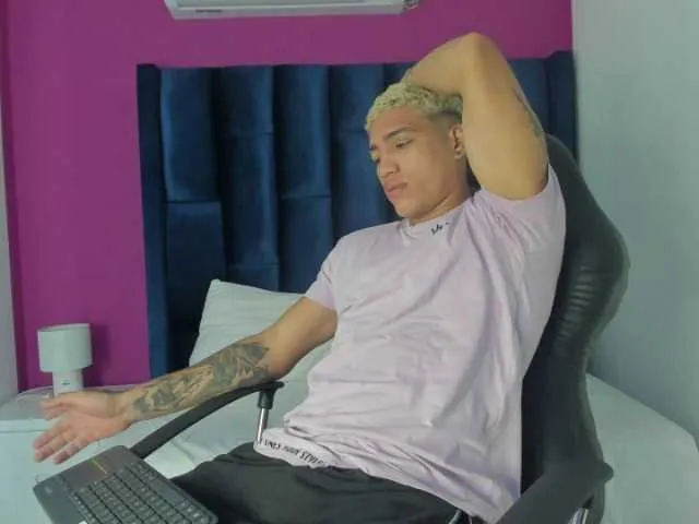 Live sex webcam photo for Shakur-Beckhs #276100058