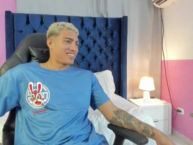 Live sex webcam photo for Shakur-Beckhs #276173102