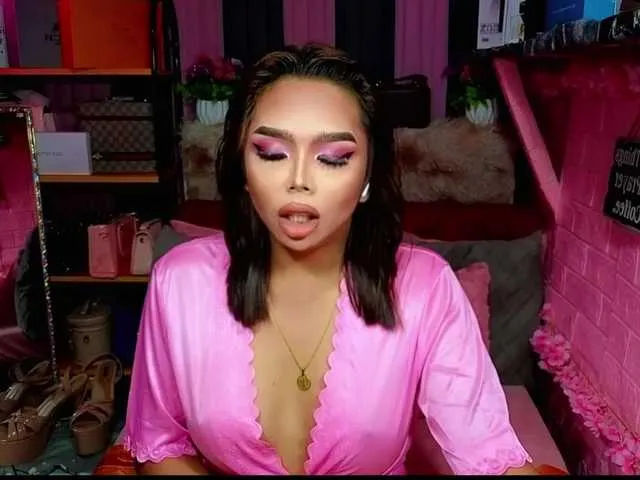 Live sex webcam photo for ShaneImpress #292330084