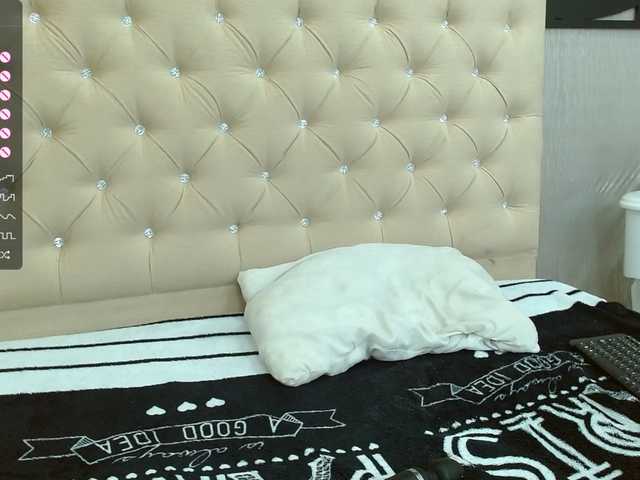 Live sex webcam photo for Shanelle3 #276139674