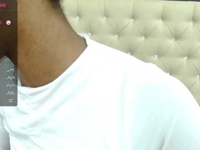 Live sex webcam photo for Shanelle3 #276441372