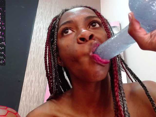 Live sex webcam photo for Shanelle3 #277140582