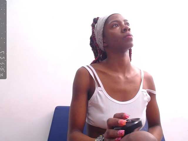 Live sex webcam photo for Shanelle3 #277408852