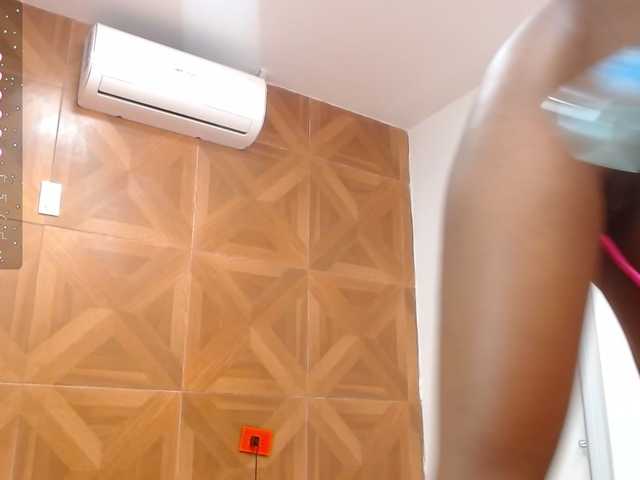 Live sex webcam photo for Shanelle3 #277563960