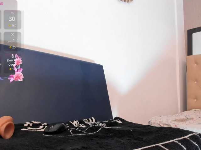 Live sex webcam photo for Shanelle3 #290583615