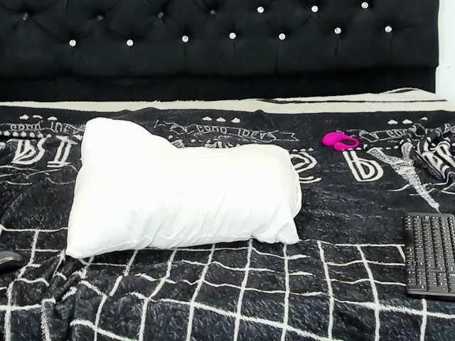 Live sex webcam photo for Shanelle3 #290959792