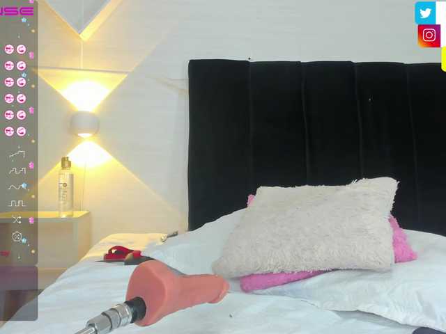 Live sex webcam photo for Shanna03 #276387841