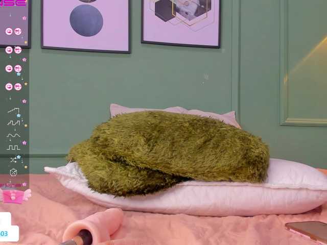 Live sex webcam photo for Shanna03 #277794160