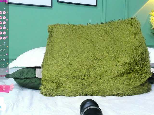 Live sex webcam photo for Shanna03 #278059751