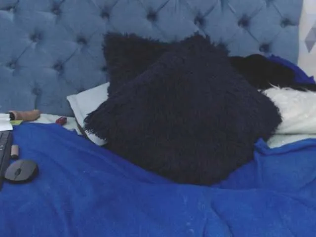 Live sex webcam photo for ShantallStone #274595505