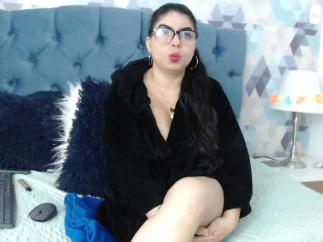 Live sex webcam photo for ShantallStone #274614553