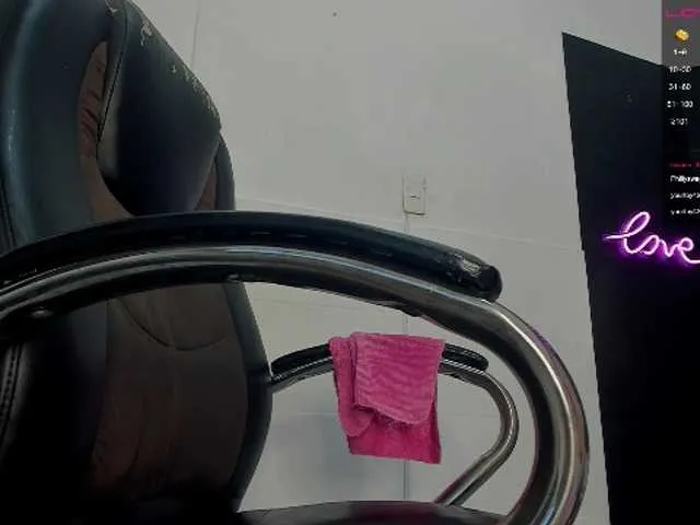 Live sex webcam photo for Shantallbrown #273994327