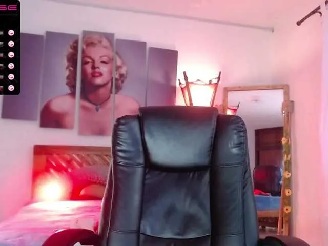 Live sex webcam photo for Shara-Sweet- #271886039